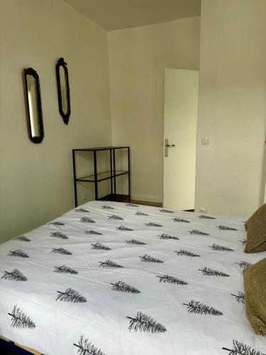 Postel nebo postele na pokoji v ubytování L Échappée Gauloise en hypercentre