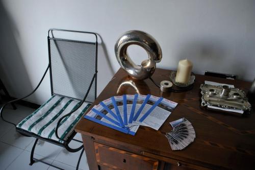 a desk with a mirror and a lamp on it at Villa Margi in Vico Equense