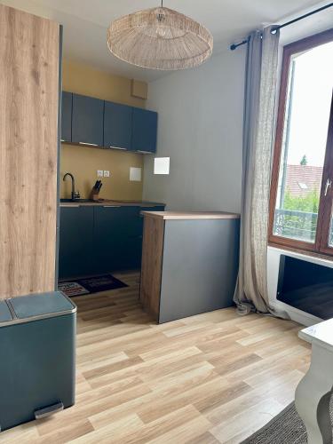 Kuchyň nebo kuchyňský kout v ubytování L Échappée Gauloise en hypercentre