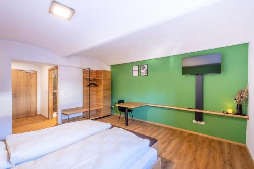 TV a/nebo společenská místnost v ubytování 8Rooms - Altstadthotel