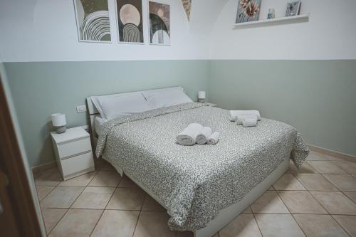 a bedroom with a bed with two towels on it at Cuore di casa Apartment in Terlizzi