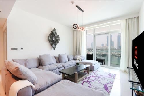 Beachfront 1BR with Marina & City Views