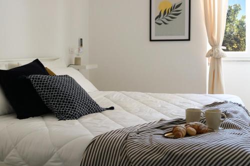 Postel nebo postele na pokoji v ubytování Zeste Apartment in centro città con suite privata