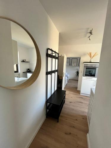 a hallway with a mirror and a room with a kitchen at Q Apartment No 3 in BS - stadtnah im Grünen wohnen in Braunschweig