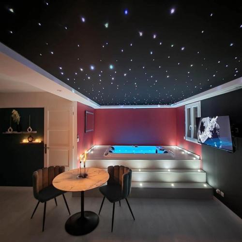 Suite cristal LovingSpa avec jacuzzi privatif