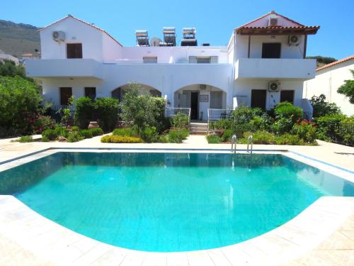 Astra Viollonette- cozy with sea view and shared pool near the beach -BY APOKORONAS VILLAS