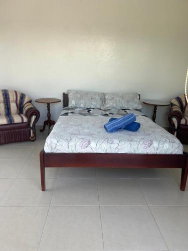 a bedroom with a bed with a blue robe on it at La casa de Delia armero guayabal in Guayabal