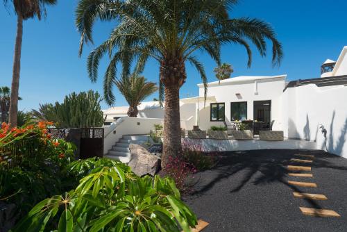 Villa Irene Lanzarote en Costa Teguise en complejo con piscina comunal