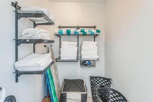 Gambar di galeri bagi 3 Mi to Beach Access Little River Retreat! di Little River