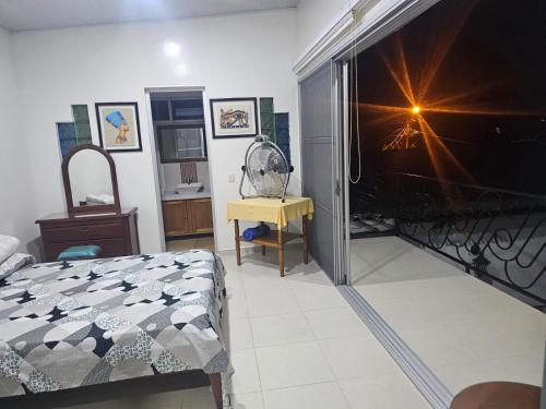 a bedroom with a bed and a television in a room at La casa de Delia armero guayabal in Guayabal
