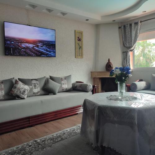 Zona de estar de lux appartement avec piscine