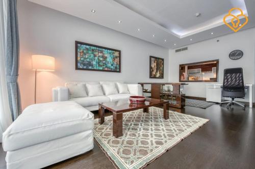 Keysplease Upgraded 1 BR Apt near Dubai Mall, Burj Views