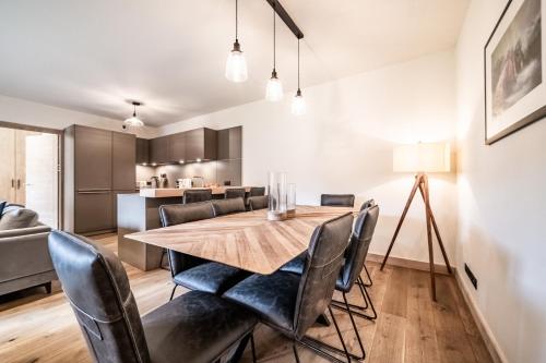 ครัวหรือมุมครัวของ Apartment Osprey Les Gets - by EMERALD STAY