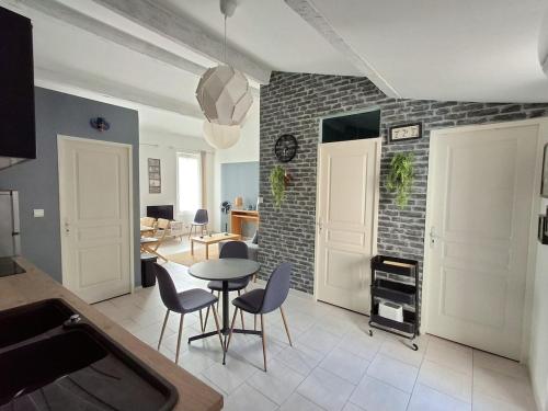 Air-conditioned 2-room balcony apartment for 4 people - La Ciotat