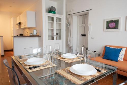Just Urban Stays - Bright 1BR apt 5 floor in the Center - Metro M2 and M4