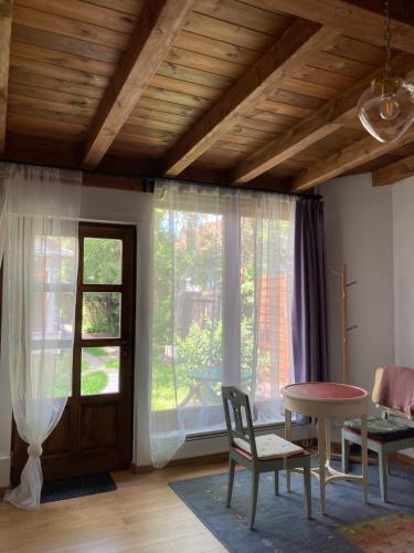 Χώρος καθιστικού στο Katies Tiny House