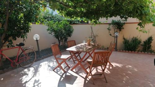 Κήπος έξω από το Marina Guesthouse