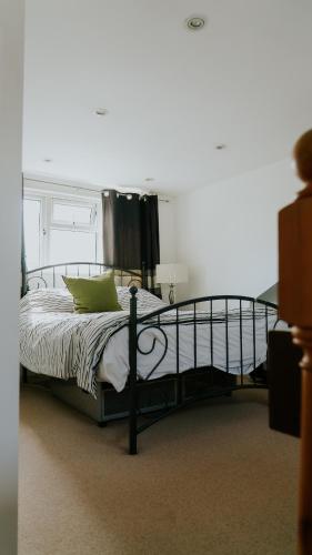 Gallery image of Horsham 3 Bed House With Garden in Horsham