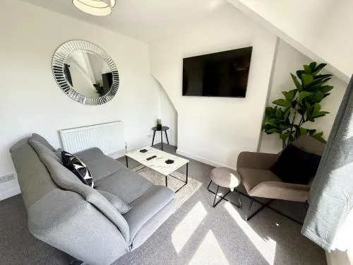 City Centre Embankment View Apartment Sleeps 3 photo 1
