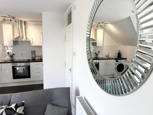 City Centre Embankment View Apartment Sleeps 3 photo 5