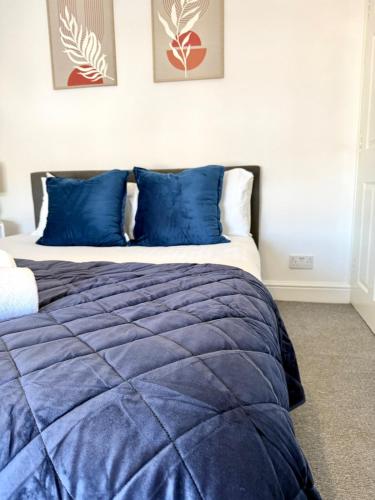 City Centre Embankment View Apartment Sleeps 3 photo 13