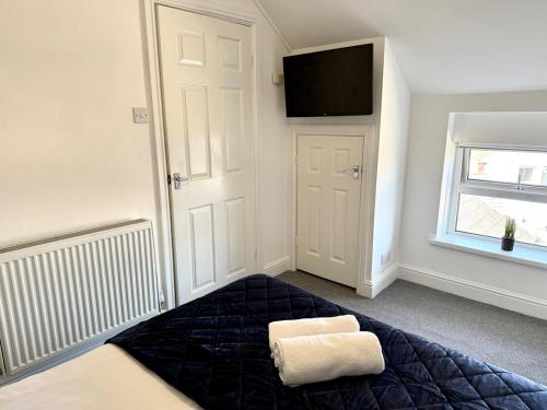 City Centre Embankment View Apartment Sleeps 3 photo 15