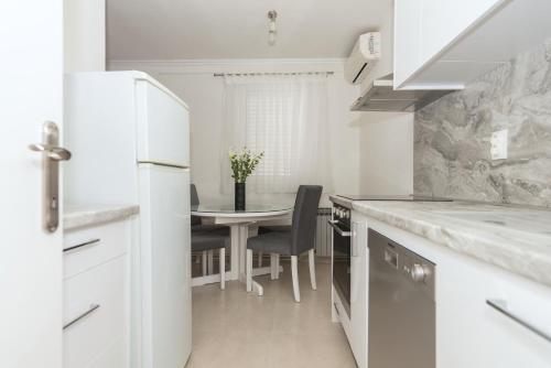 Apartment Violet