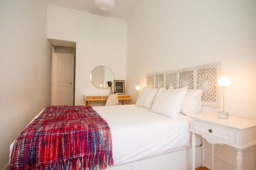 Bright Riverside Home - AC - Alcântara
