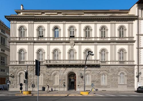 Lungarno Vespucci Apartment by Charming Italy Tour