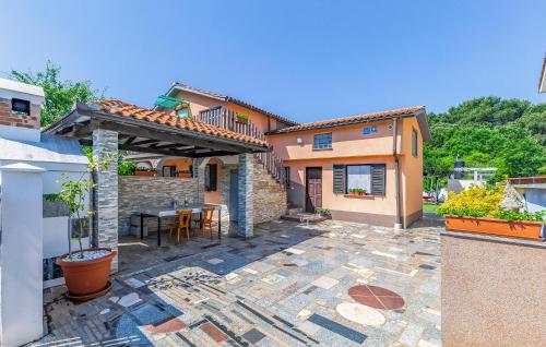 Stunning Apartment In Medulin With Wifi