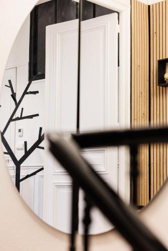 Φωτογραφία από το άλμπουμ του LE PALAIS DE LEO Luxury Apt Epernay Hyper center 4P Balcony AC σε Επερνέ