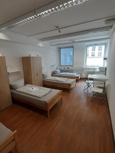 Katil atau katil-katil dalam bilik di 2-Rent Group Hostel Rooms&Apartments GKP2