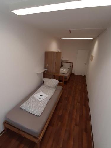Katil atau katil-katil dalam bilik di 2-Rent Group Hostel Rooms&Apartments GKP2