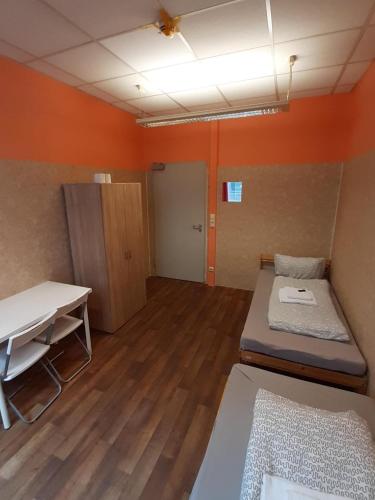 Katil atau katil-katil dalam bilik di 2-Rent Group Hostel Rooms&Apartments GKP2