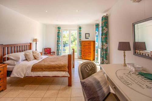 Postel nebo postele na pokoji v ubytování Villa del Monts by Villa Plus