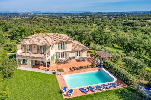 Villa del Monts by Villa Plus