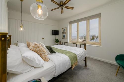 Holm House - Stylish Coastal Suites - HEDD Spa - Silures Bar & Restaurant photo 71