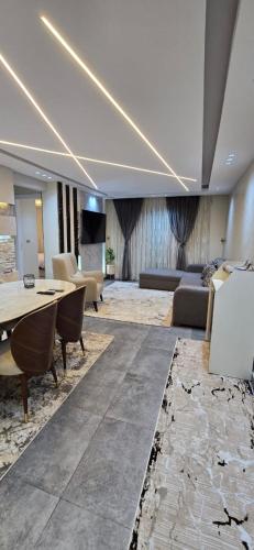 شقه فندقيه مدينه نصر شارع رياض شمس