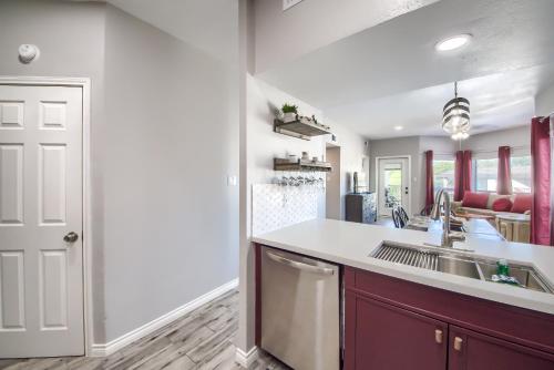 Köök või kööginurk majutusasutuses Wine and Dine IC 309