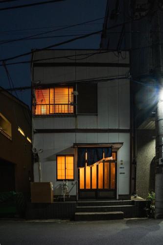 6-minute walk to Tokyo Skytree Up to 6 people 68 sqm fully renovated direct access to Asakusa, Shibuya, Narita Airport, and Haneda Airport