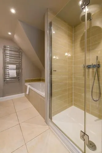 Holm House - Stylish Coastal Suites - HEDD Spa - Silures Bar & Restaurant photo 24