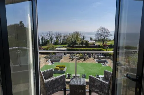 Holm House - Stylish Coastal Suites - HEDD Spa - Silures Bar & Restaurant photo 18