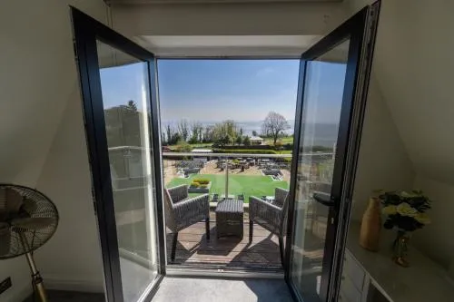 Holm House - Stylish Coastal Suites - HEDD Spa - Silures Bar & Restaurant photo 19