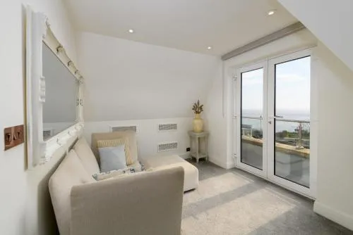 Holm House - Stylish Coastal Suites - HEDD Spa - Silures Bar & Restaurant photo 23