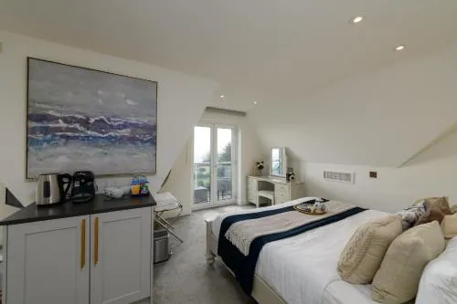 Holm House - Stylish Coastal Suites - HEDD Spa - Silures Bar & Restaurant photo 21