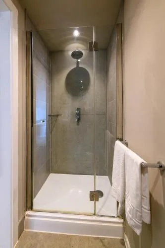 Holm House - Stylish Coastal Suites - HEDD Spa - Silures Bar & Restaurant photo 32