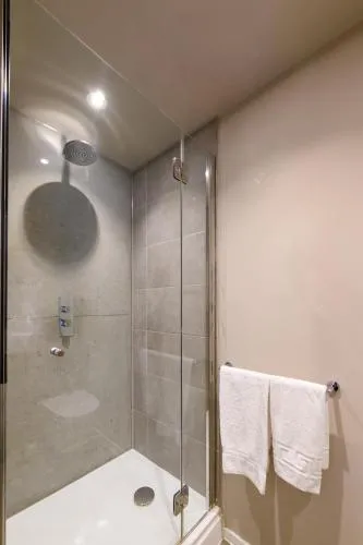Holm House - Stylish Coastal Suites - HEDD Spa - Silures Bar & Restaurant photo 33