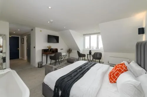 Holm House - Stylish Coastal Suites - HEDD Spa - Silures Bar & Restaurant photo 27