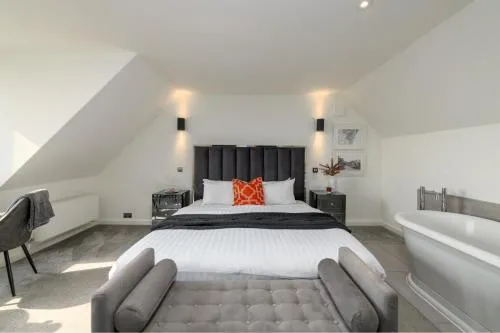Holm House - Stylish Coastal Suites - HEDD Spa - Silures Bar & Restaurant photo 28