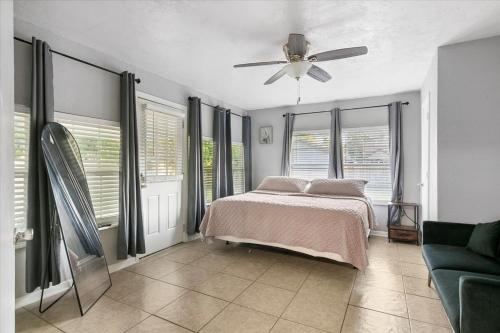 a bedroom with a bed and a ceiling fan at Charming 3 bedroom 2 bath home in Nederland in Nederland
